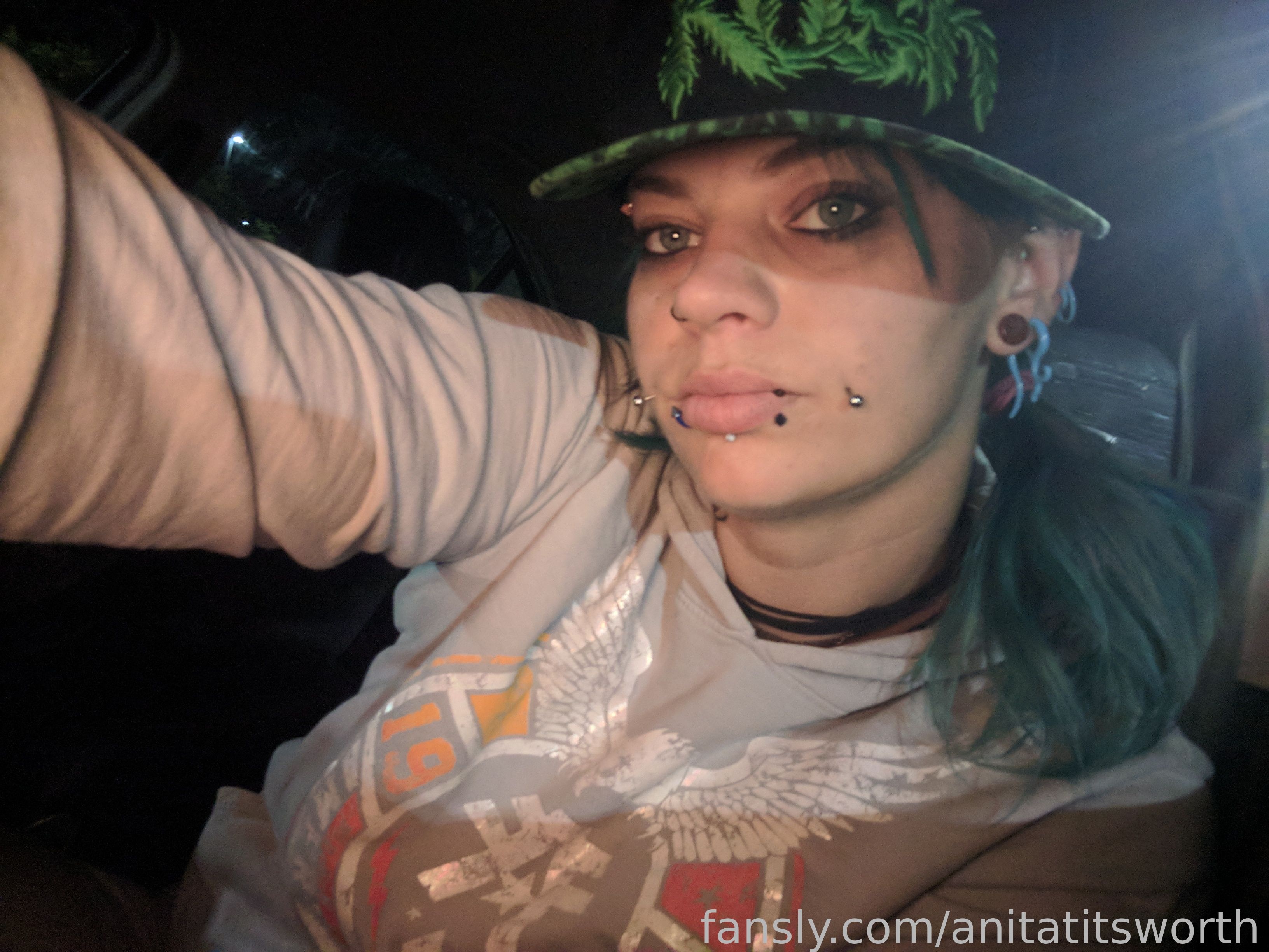 AnitaTitsworth — Fansly creator