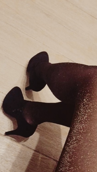 Italian feet banner